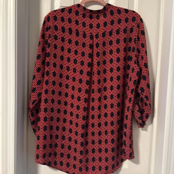 Beautiful Pink Rose 3/4 sleeve v-neck blouse. - Picture 6 of 6